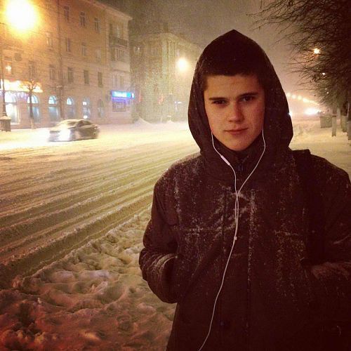 Я год назад)