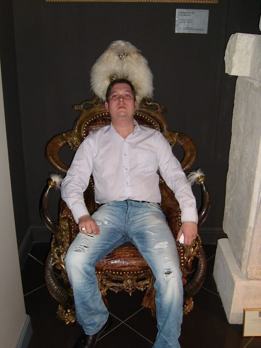 Я на Средневековом дворянском кресле