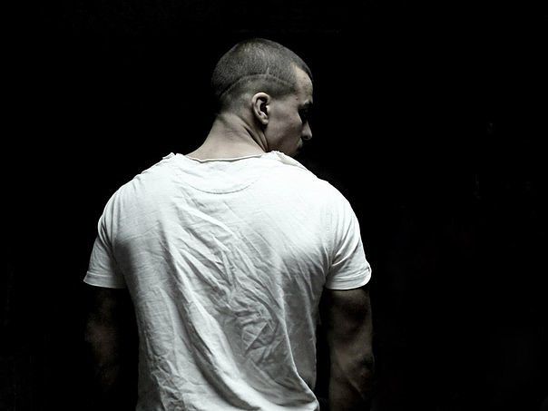 =) красавчик