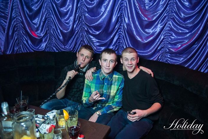 В клубе