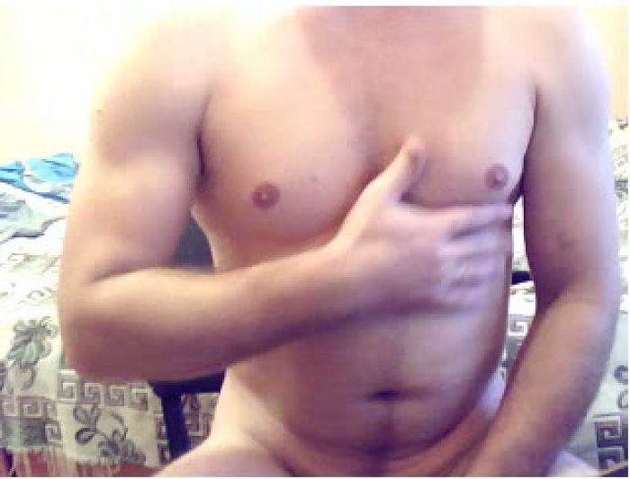 Сексуальный парень позирует