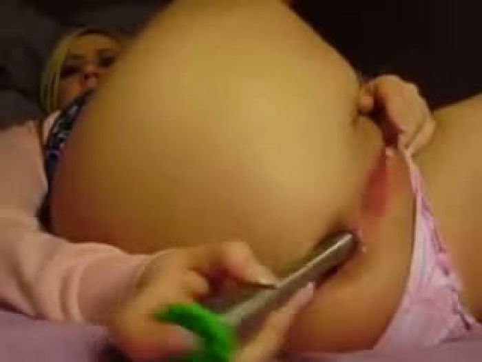 Young teen masturbates her ass